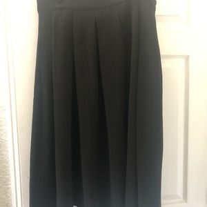 H&M Black midi skirt. Size 14